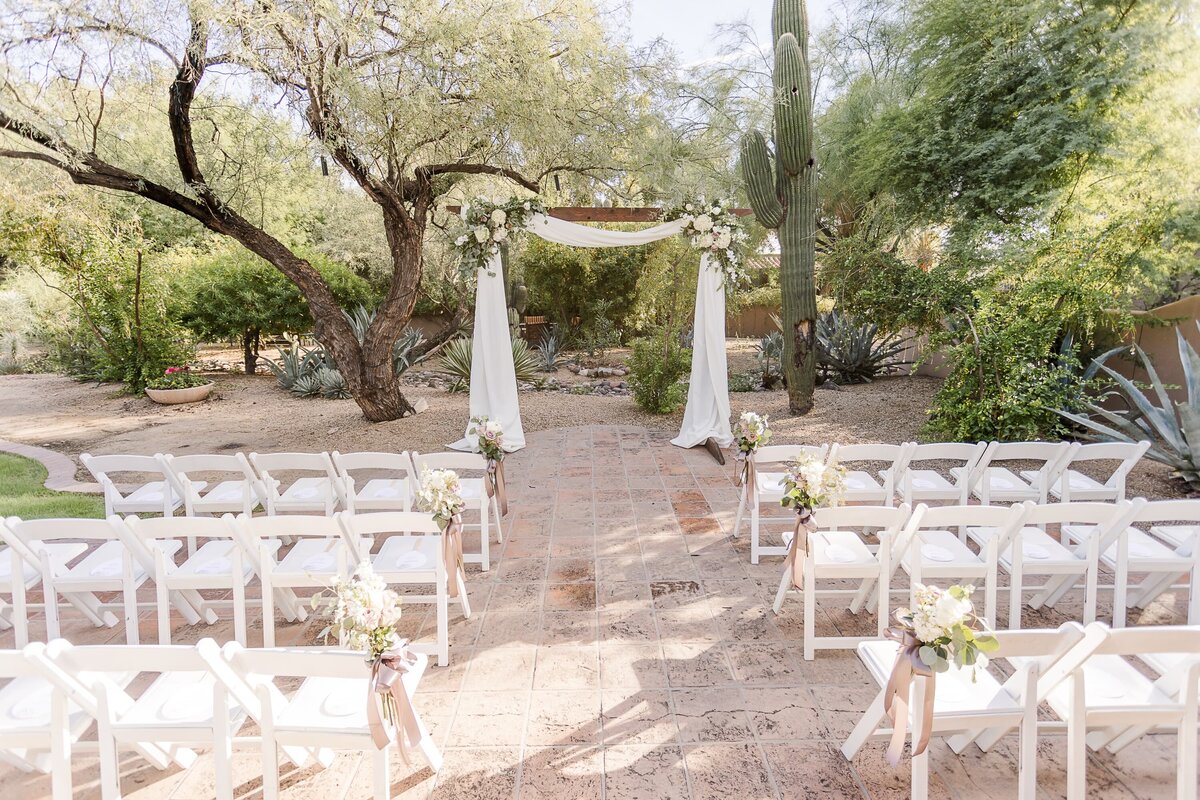 Scottsdale-Wedding-Photographer-Hermossa-Inn-Ceremony-Arch-1457