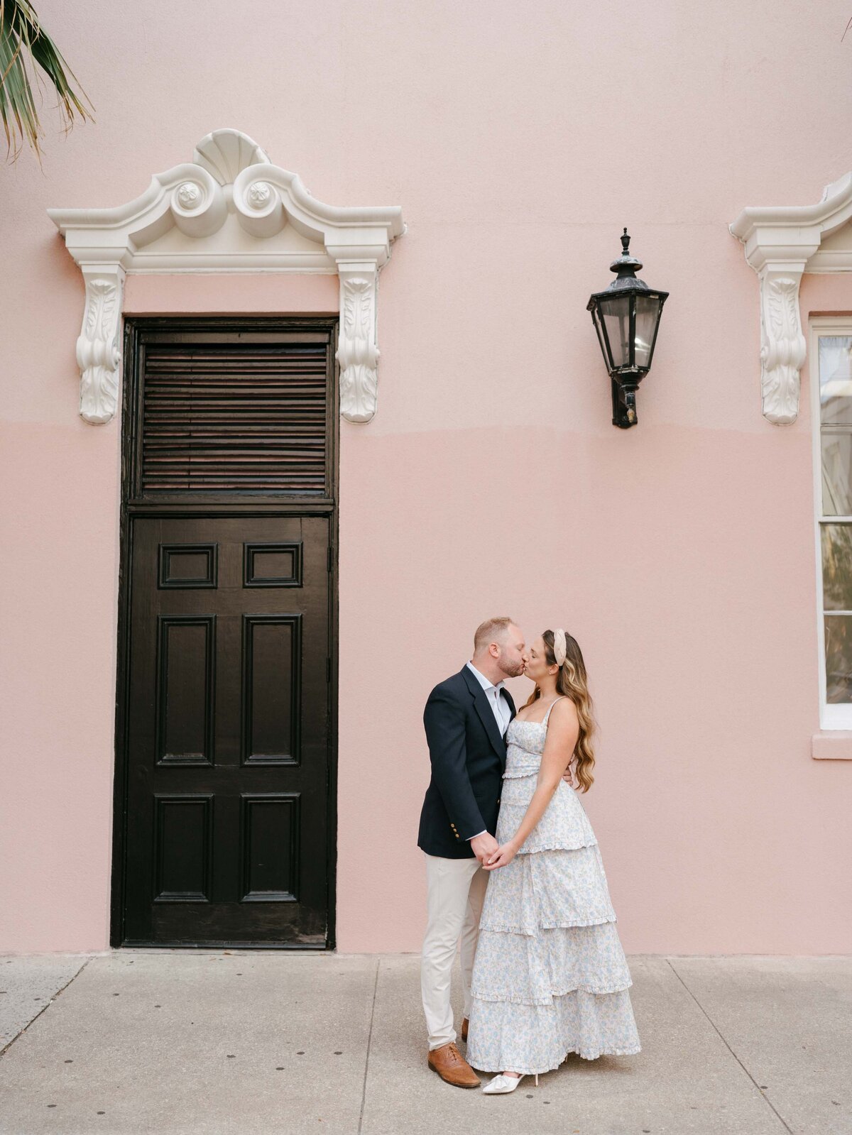 downtown-charleston-engagement-session-meg-andrew-001