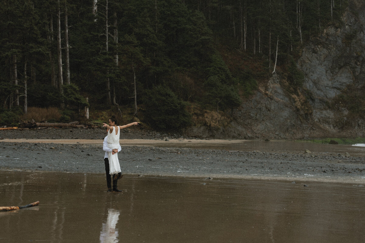 elopement oregon short sands beach - lizarrietaphotography-25