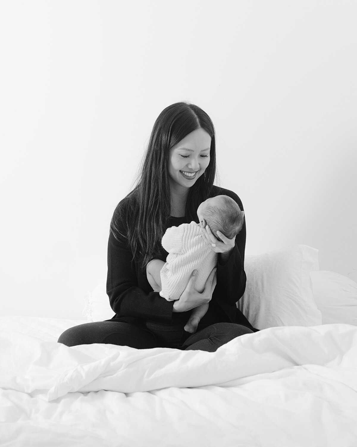 los-altos-newborn-photographer-mom-baby-cuddling