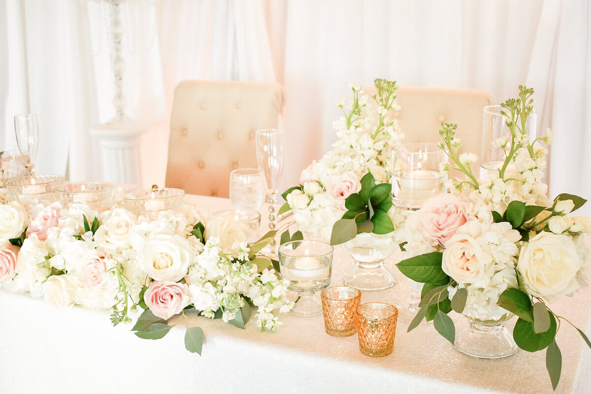 Vintage-Villas-Wedding-Sweetheart-tabel-Austin-Florist- (5)