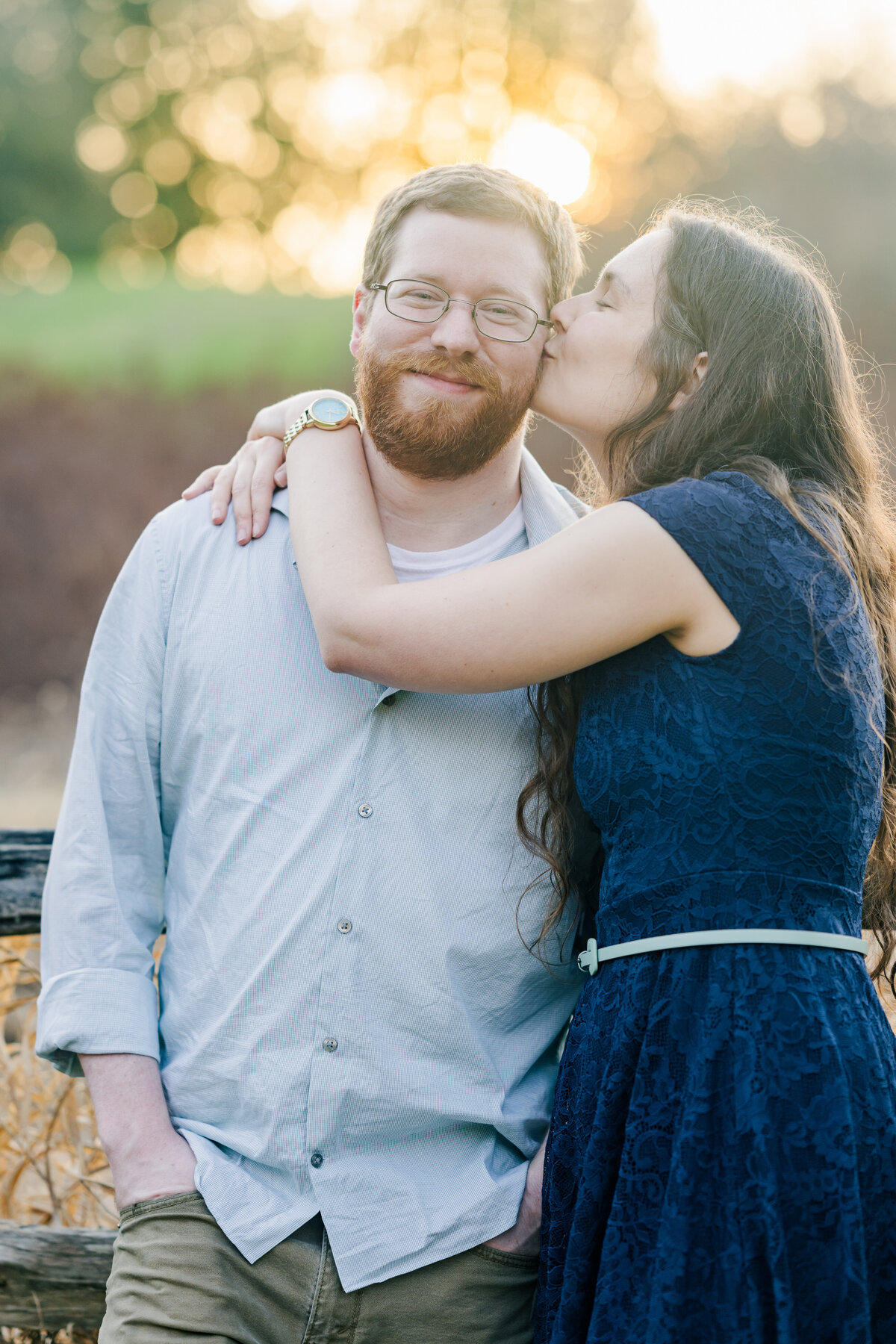 fiance kiss seattle park