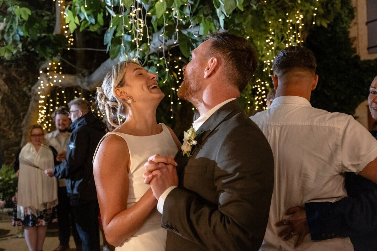 bride-and-groom-first-dance-france8