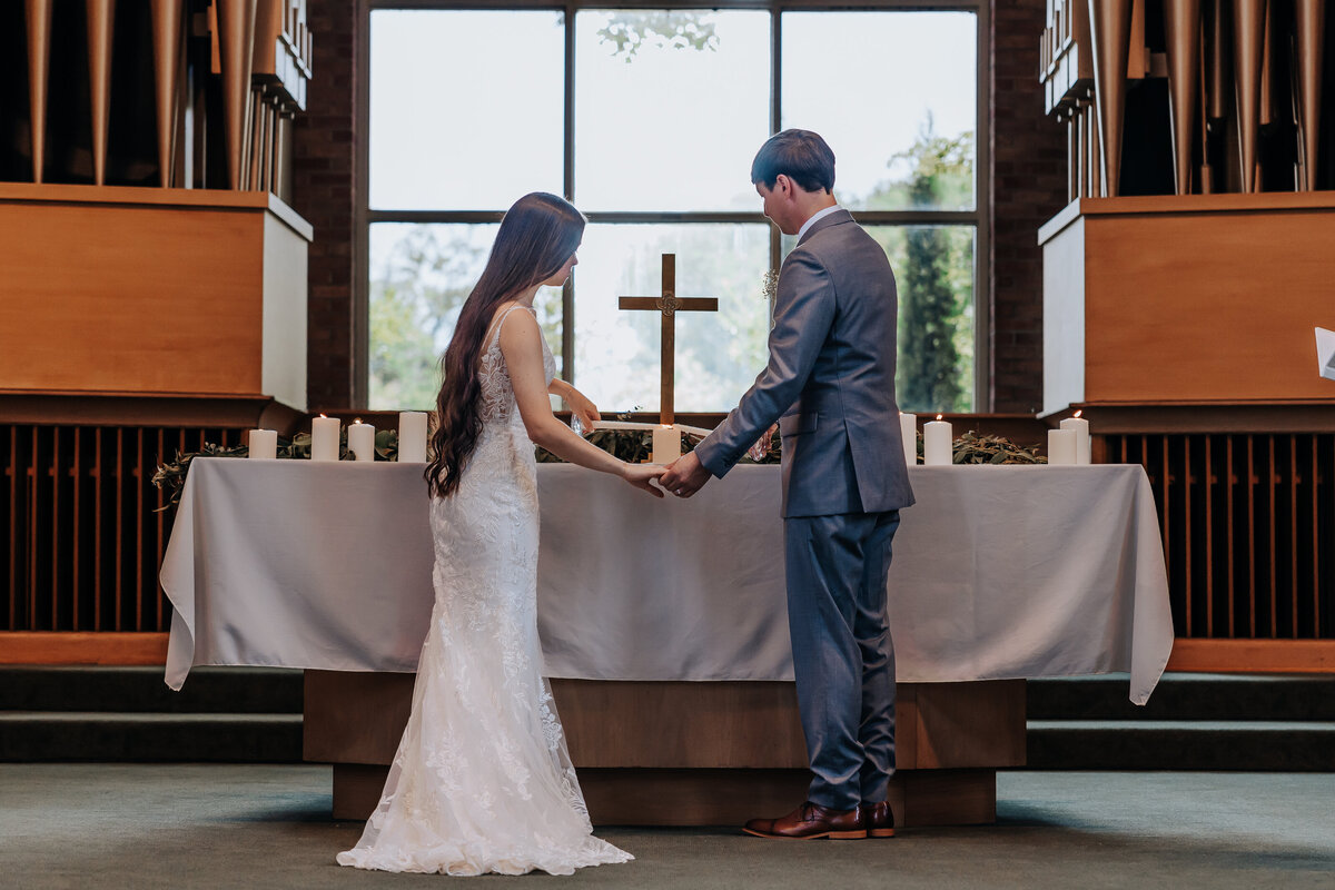 Nashville wedding photographer captures bride and groom during wedding ceremony