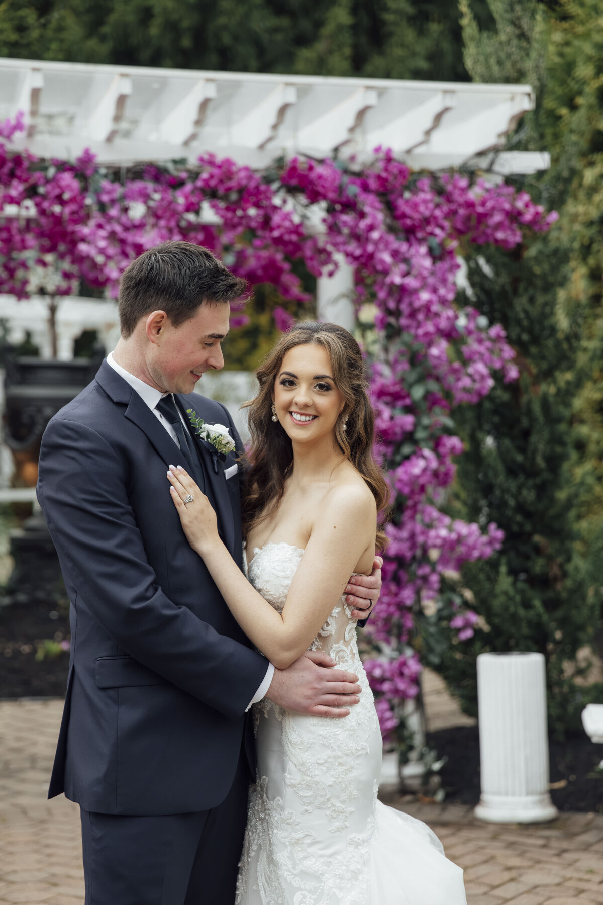 primavera-regency-wedding-photo-groom-bride-smiling-wedding-day-stirling-new-jersey