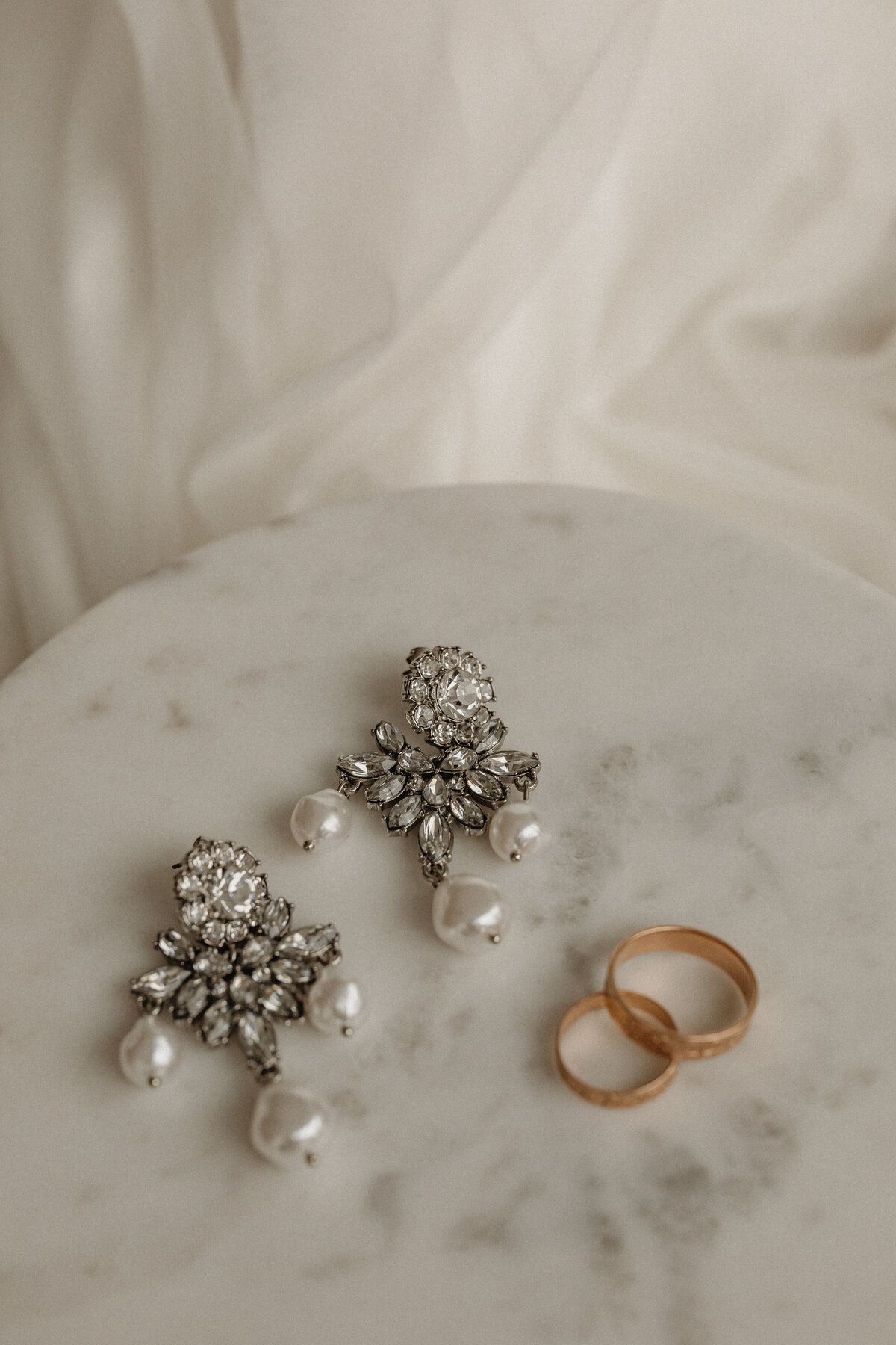 kaboompics_jewelry-earrings-wedding-rings-31911