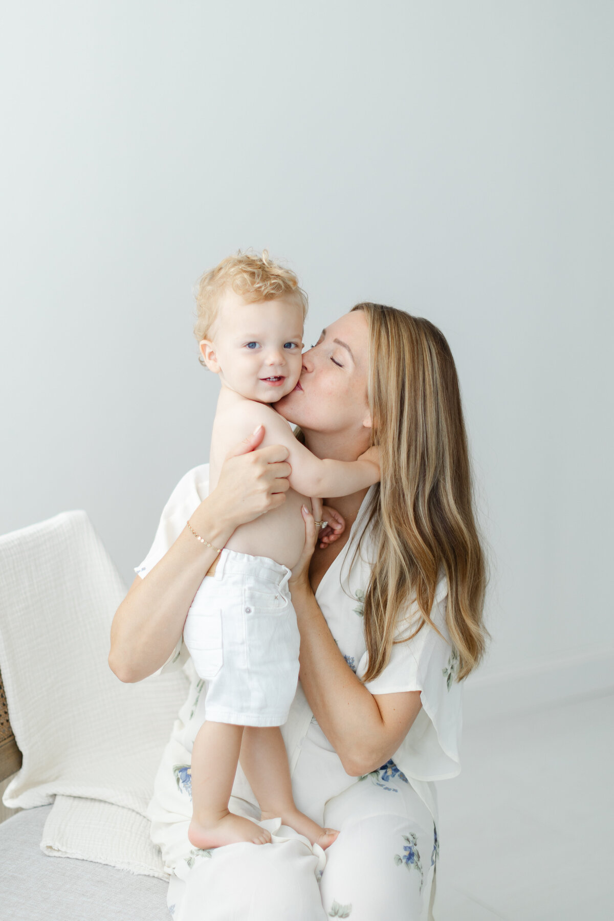 A Philadelphia in-studio maternity portrait session with siblings - 4