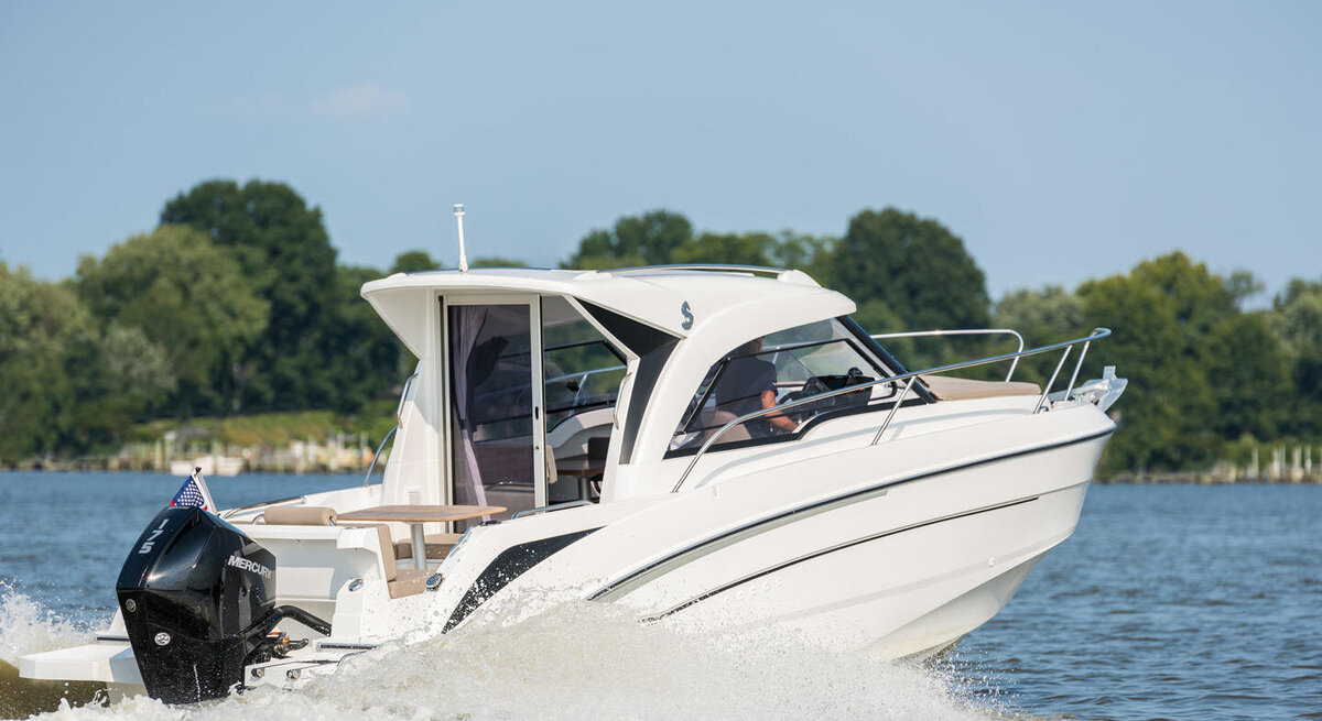 beneteau-antares-7-exterior-3