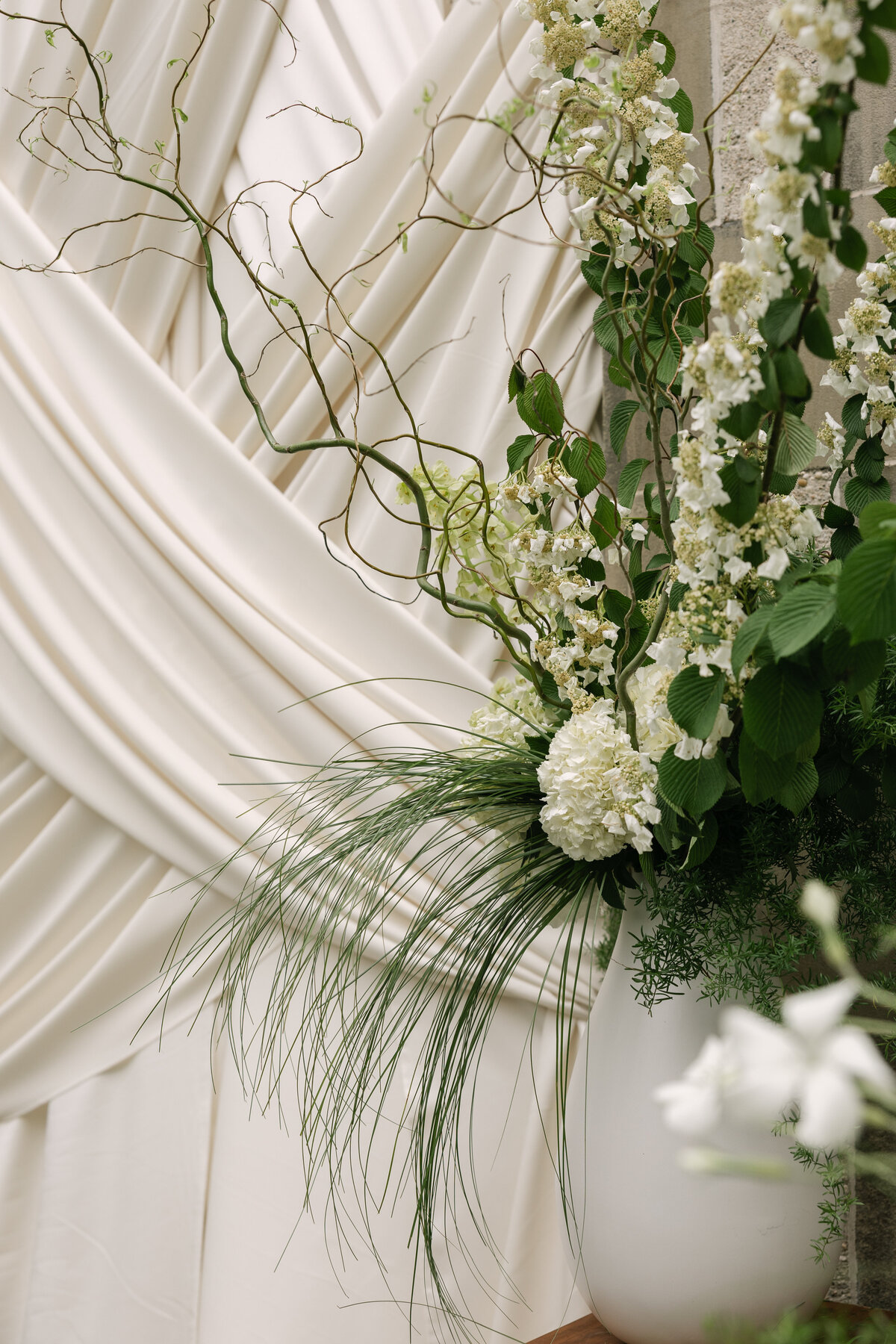 summer-wedding-ceremony--glen-manor-house-ri(1)