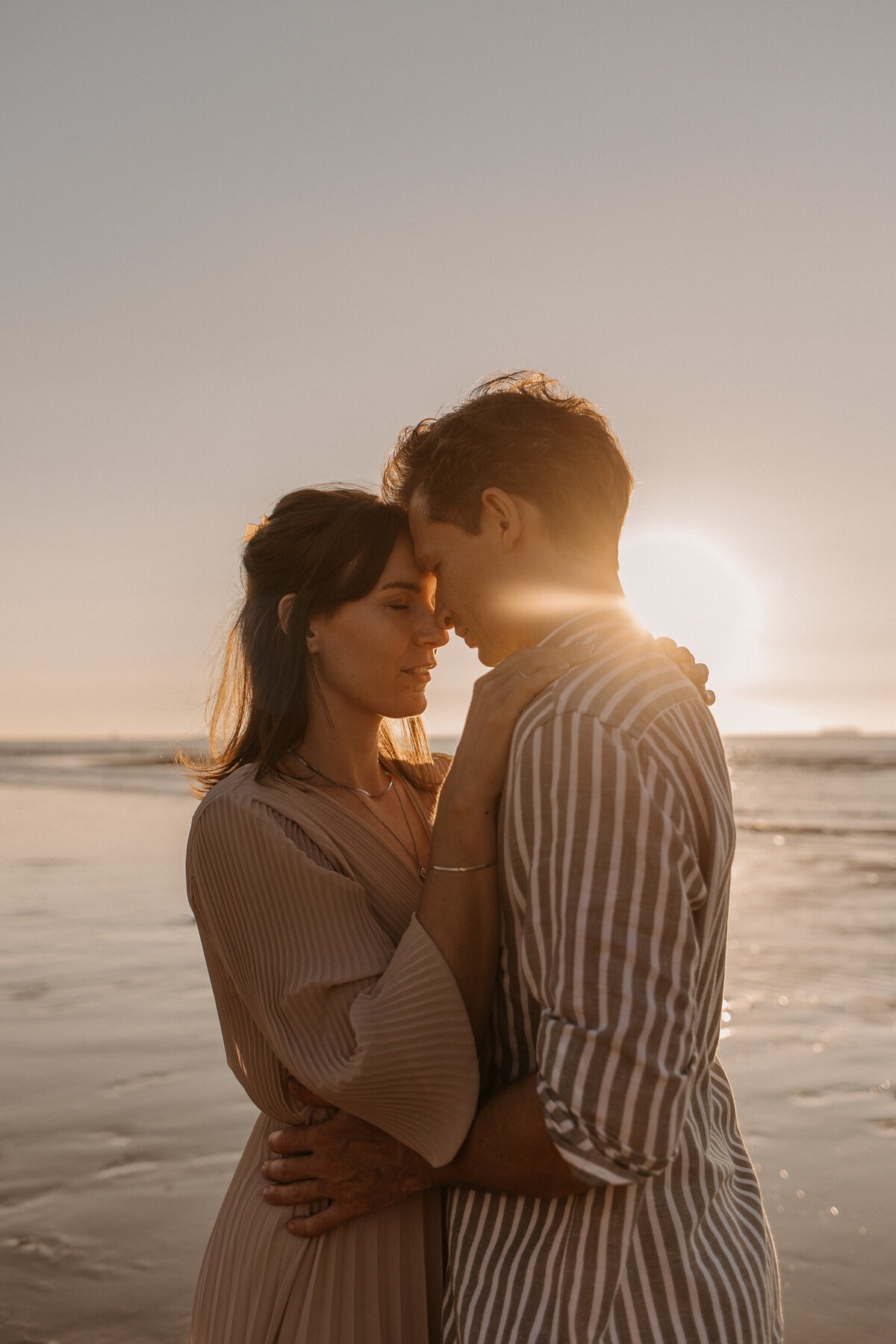 goldenhour koppelfotografie op strand Knokke