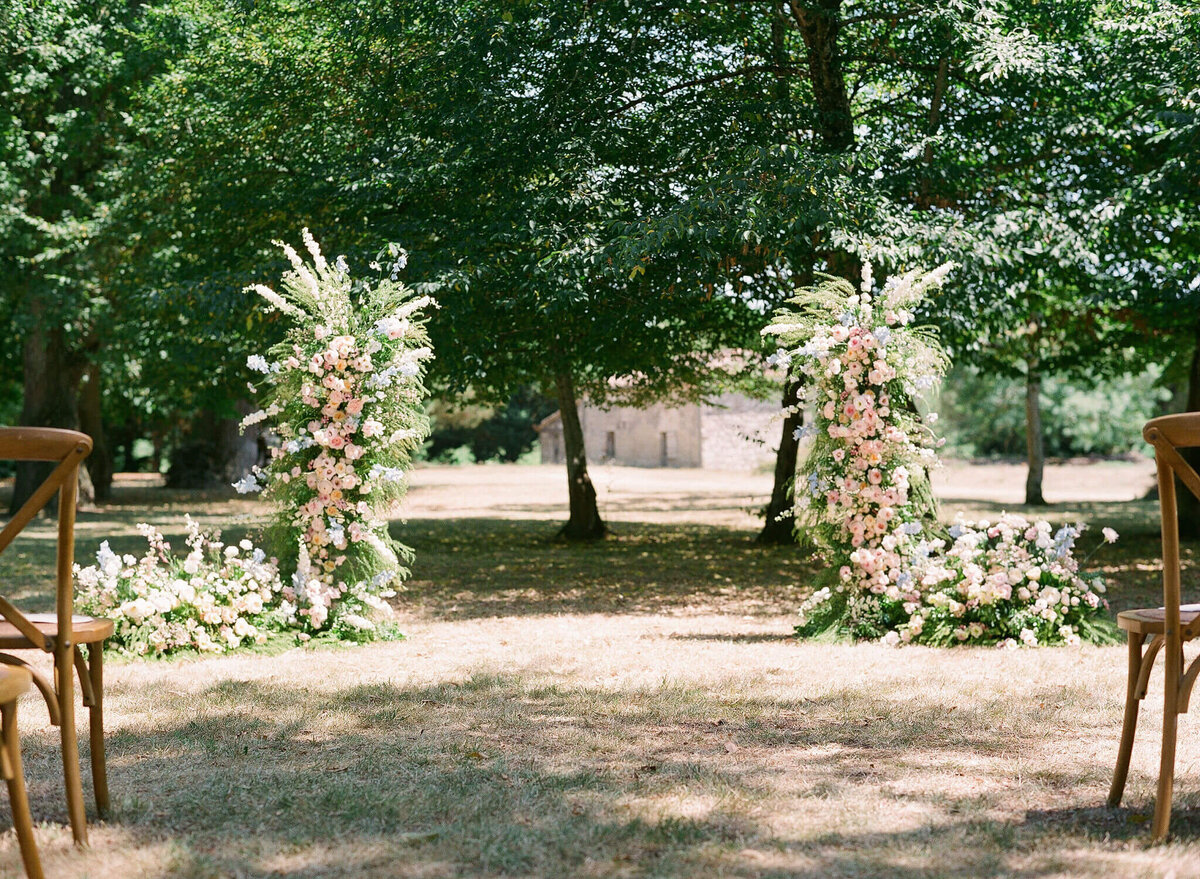 Victoria Engelen Flowers - Luxury Wedding Florals FranceWeddingChâteauNaudouCeremonyHannah_Thomas-11
