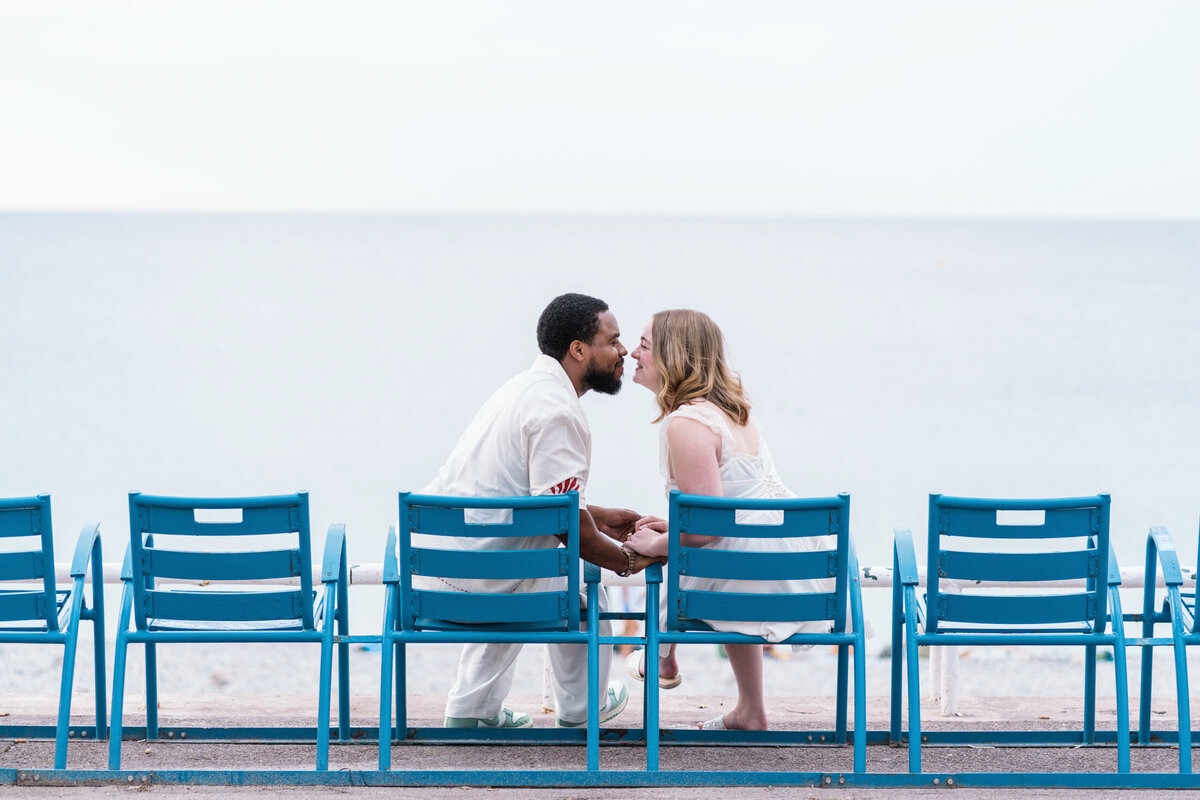 cheerful late summer honeymoon photoshoot in nice france-70