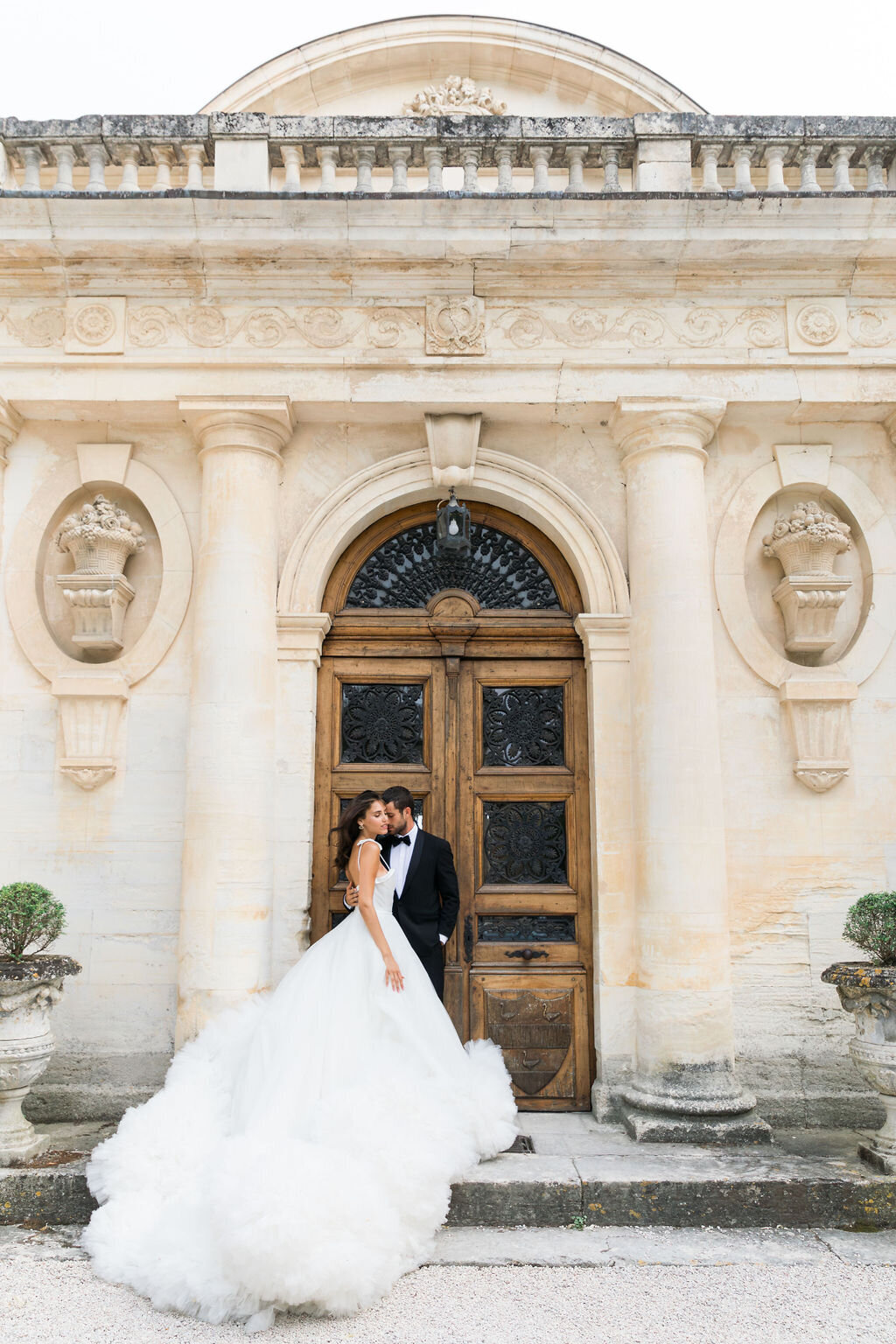 chateau-martinay-wedding-couple-2