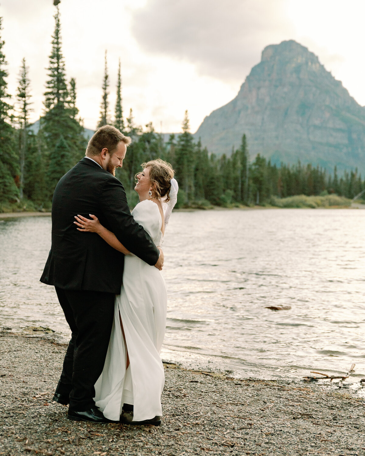 glacier_national_park_montana_elopement_wedding_photographer_22