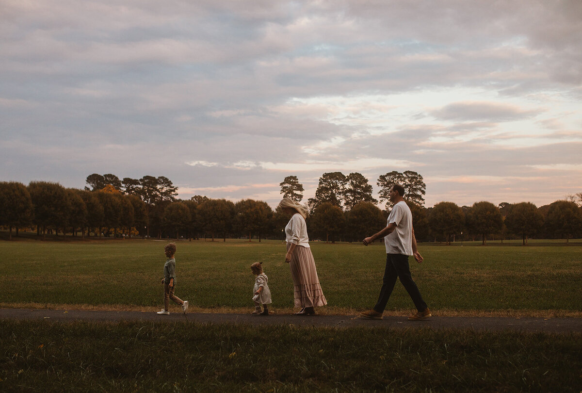 golden hour family portraits in Rome, Georgia on Berry College Campus