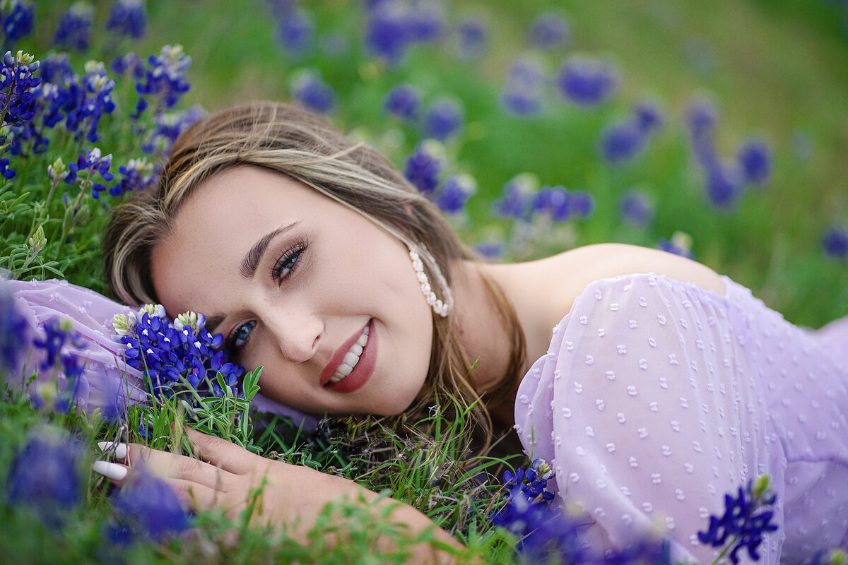senior-girl-grass-field-portrait-fort-worth