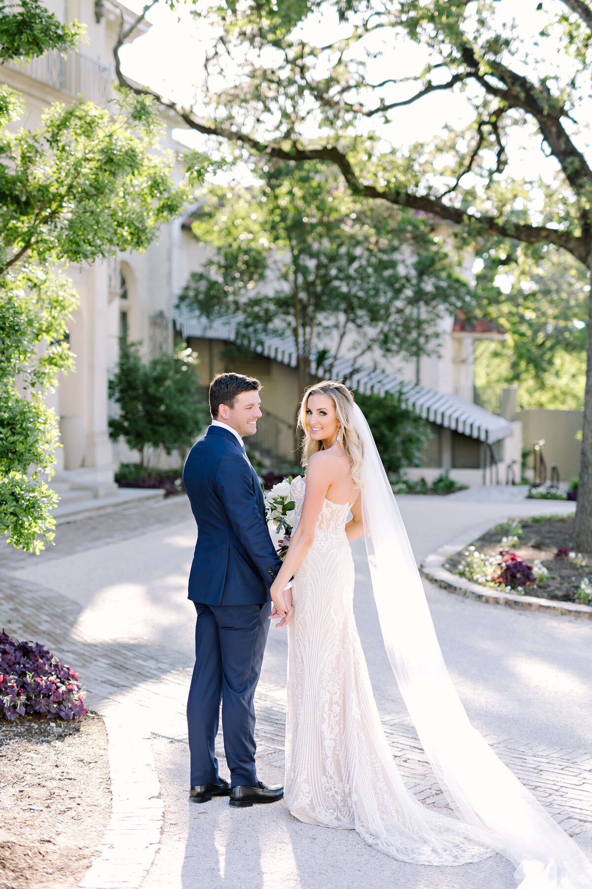 Couples portraits at sunset at Commodore Perry Estate in Austin