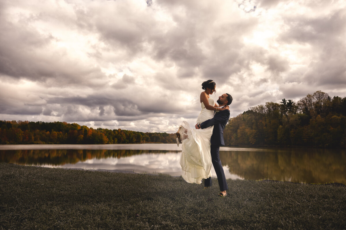 hincley lake wedding photo wide angle amazing cleveland wedding photographer