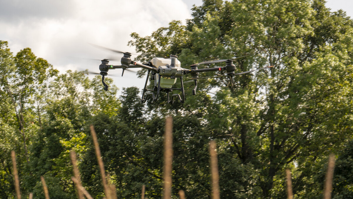 Raven 6 Rising applying fungicide over corn fields with drones.