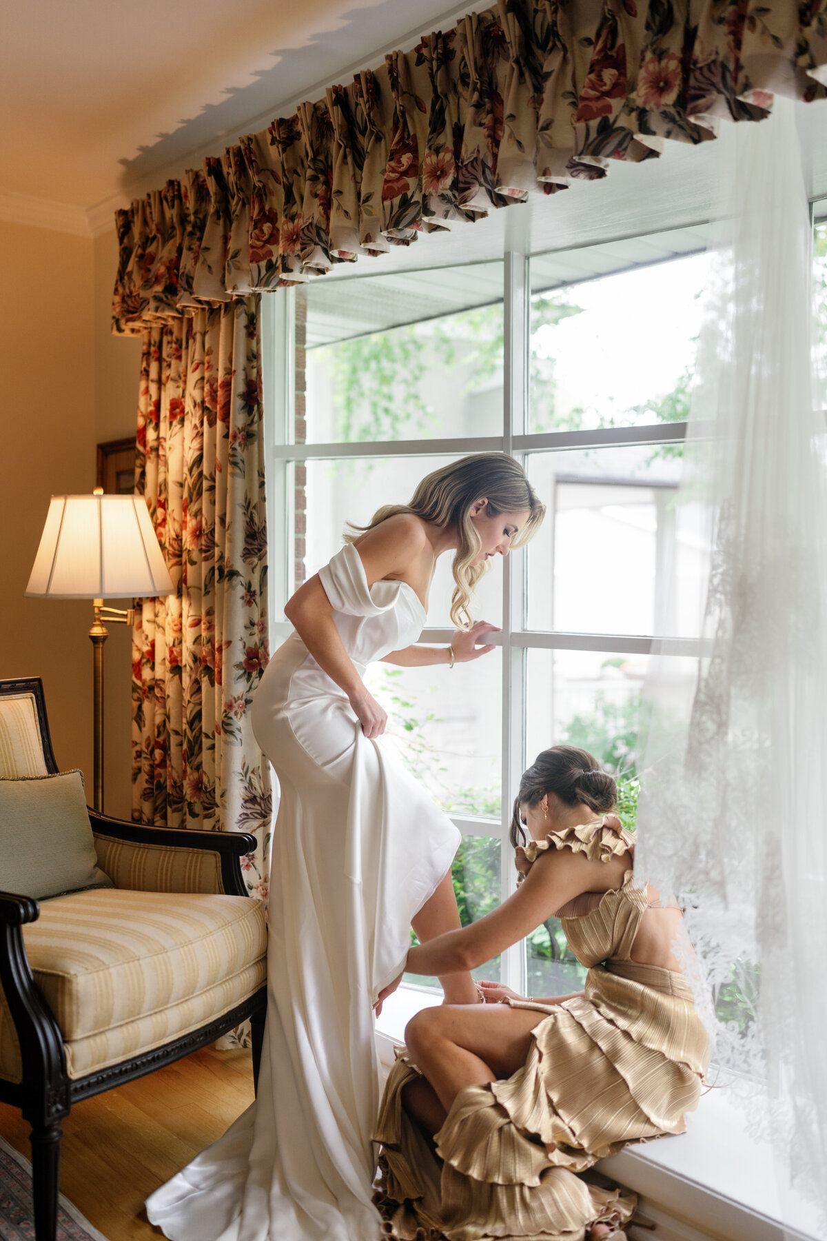 Aspen-Avenue-Chicago-Wedding-Photographer-Chicago-Athletic-Association-Simplicitee-XO-Design-Co-St-Mary-of-the-Angels-Church-Anomalie-Beauty-Timeless-Vogue-29