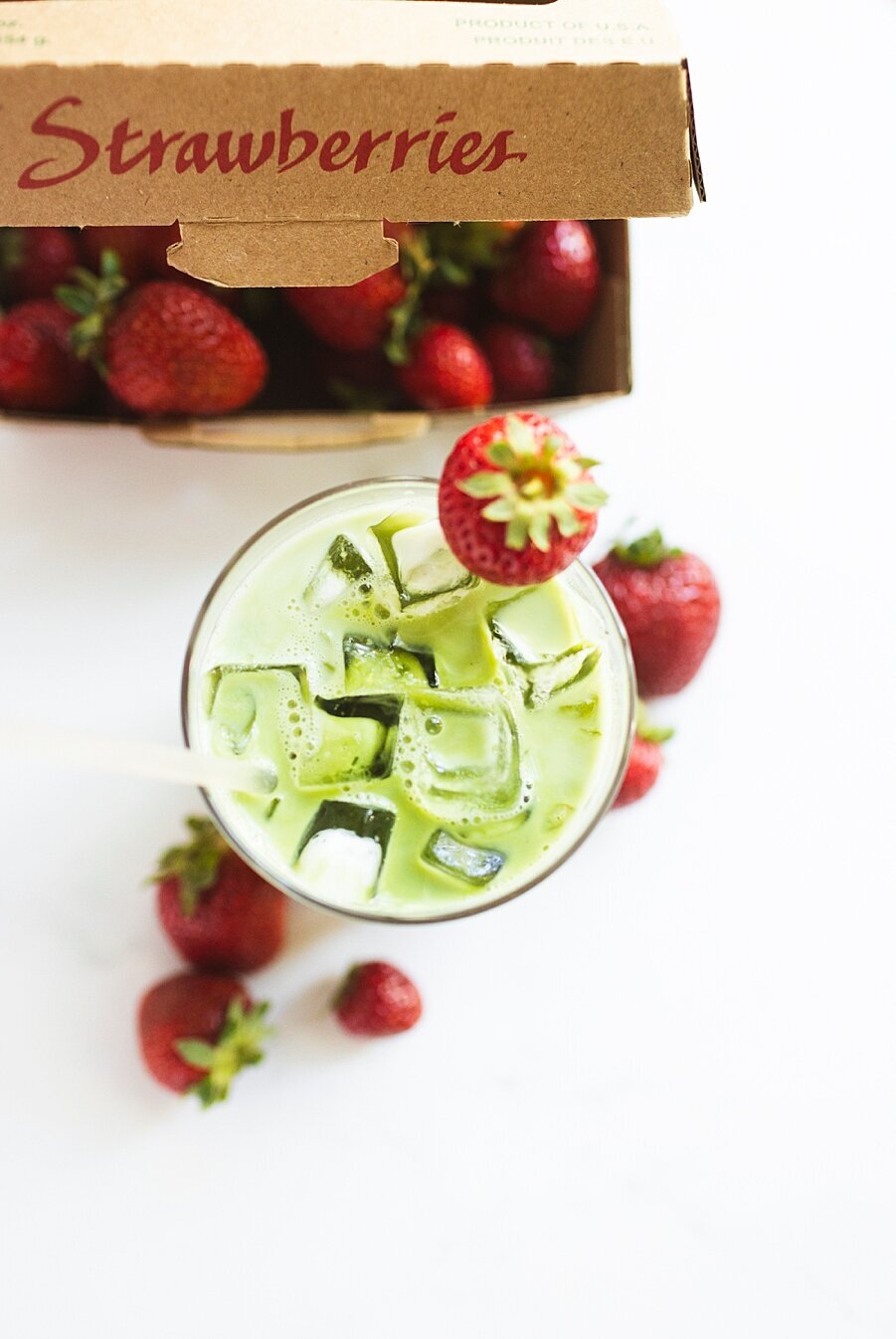 Cyntia Apps capturing natural light food photography in a San Francisco café