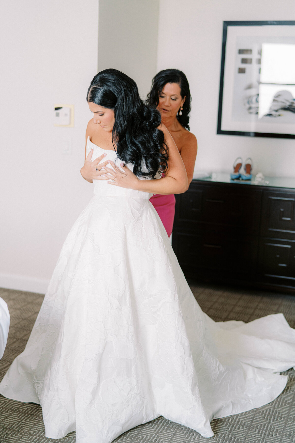 Philadelphia-Ritz-Carlton-Wedding-Bride-Getting-Ready_010