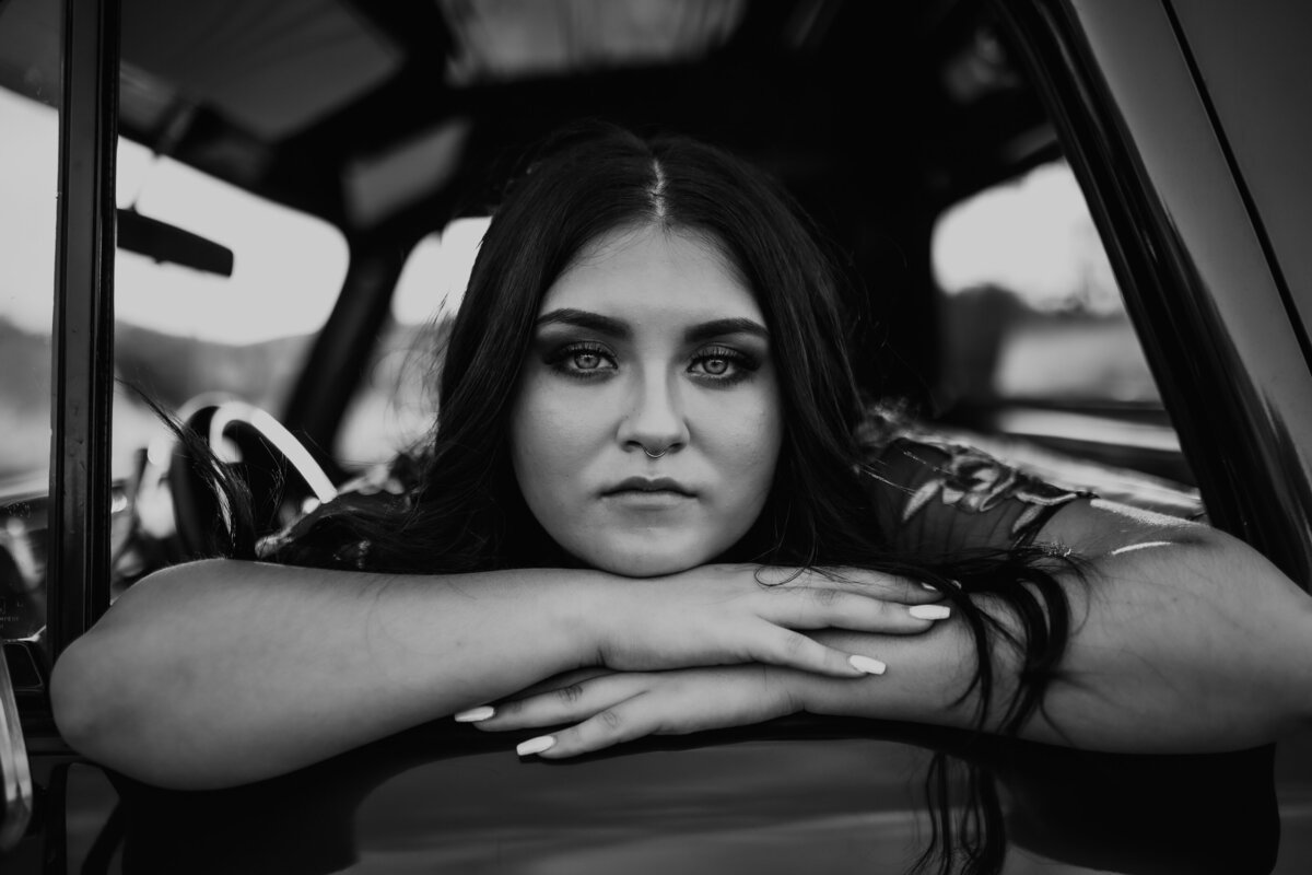 UP CLOSE SENIOR SESSION IN VINTAGE TRUCK