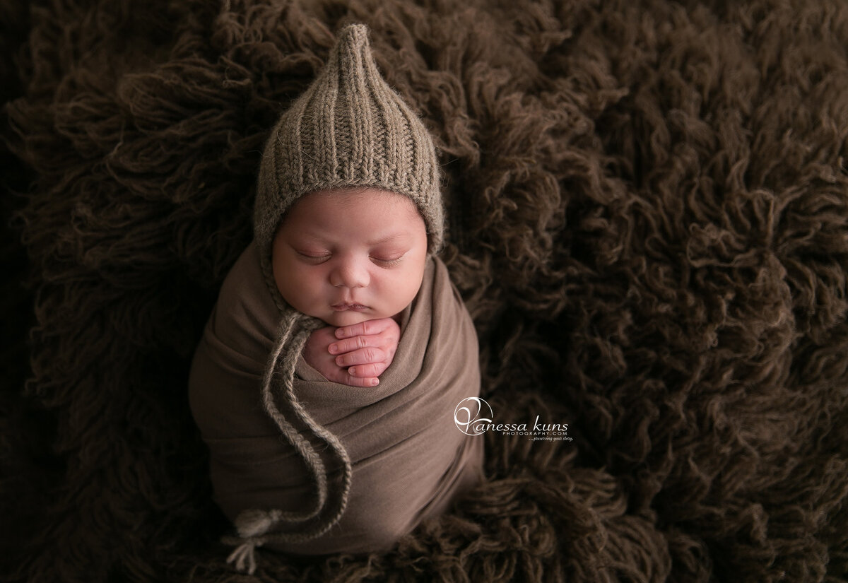 inland_empire_newborn_photographer_baby_boy_brown