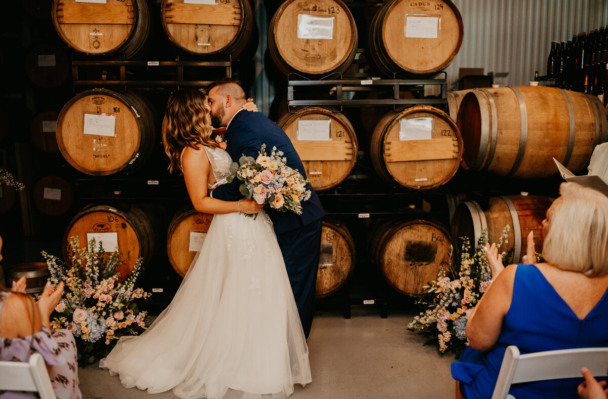 mariah-lacy-photo-green-bench-elope-in-tampa-chantilly-chic-planners-902