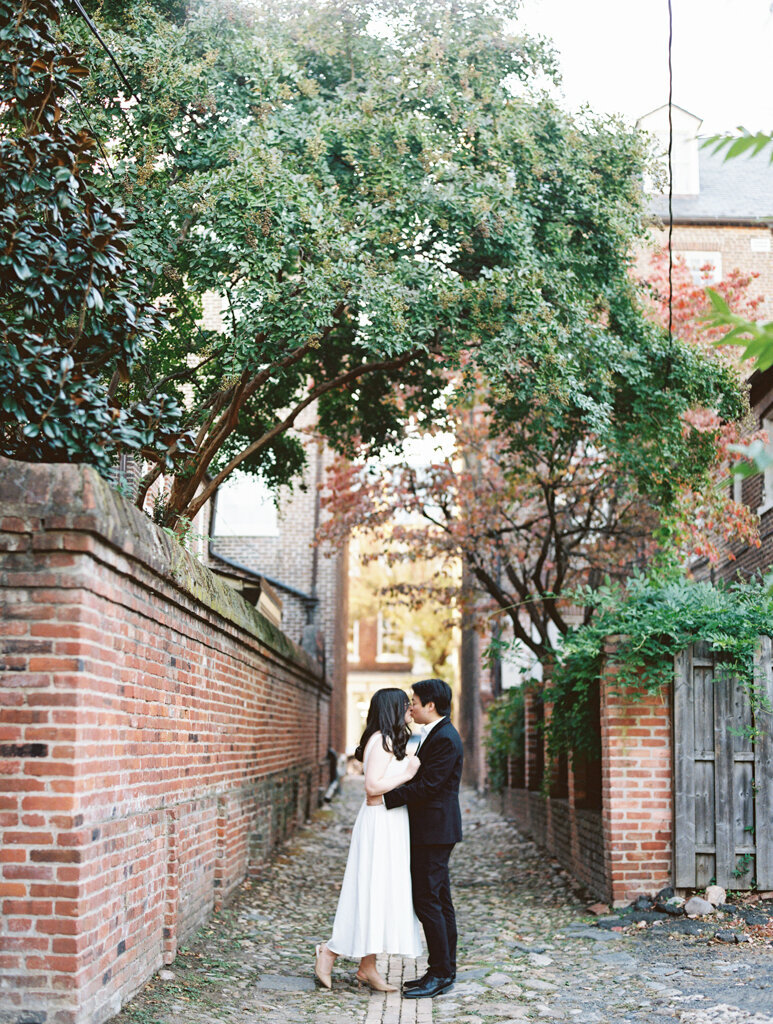 Chelsea&Wes-OldTownAlexandriaEngagementSession-BaltimoreMarylandHybridWeddingPhotographer-NicoleSimenskyPhotography-21