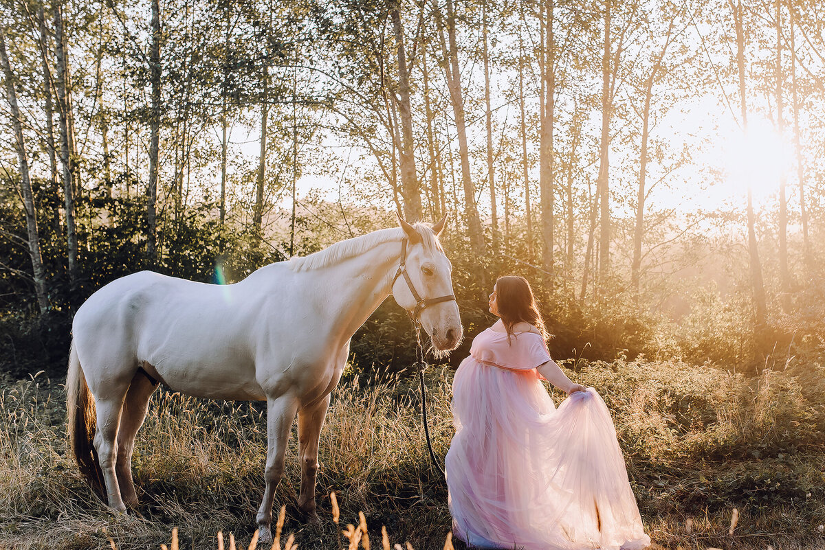 Maternity session with horses, By Katie Anne Southern Oregon Photographer