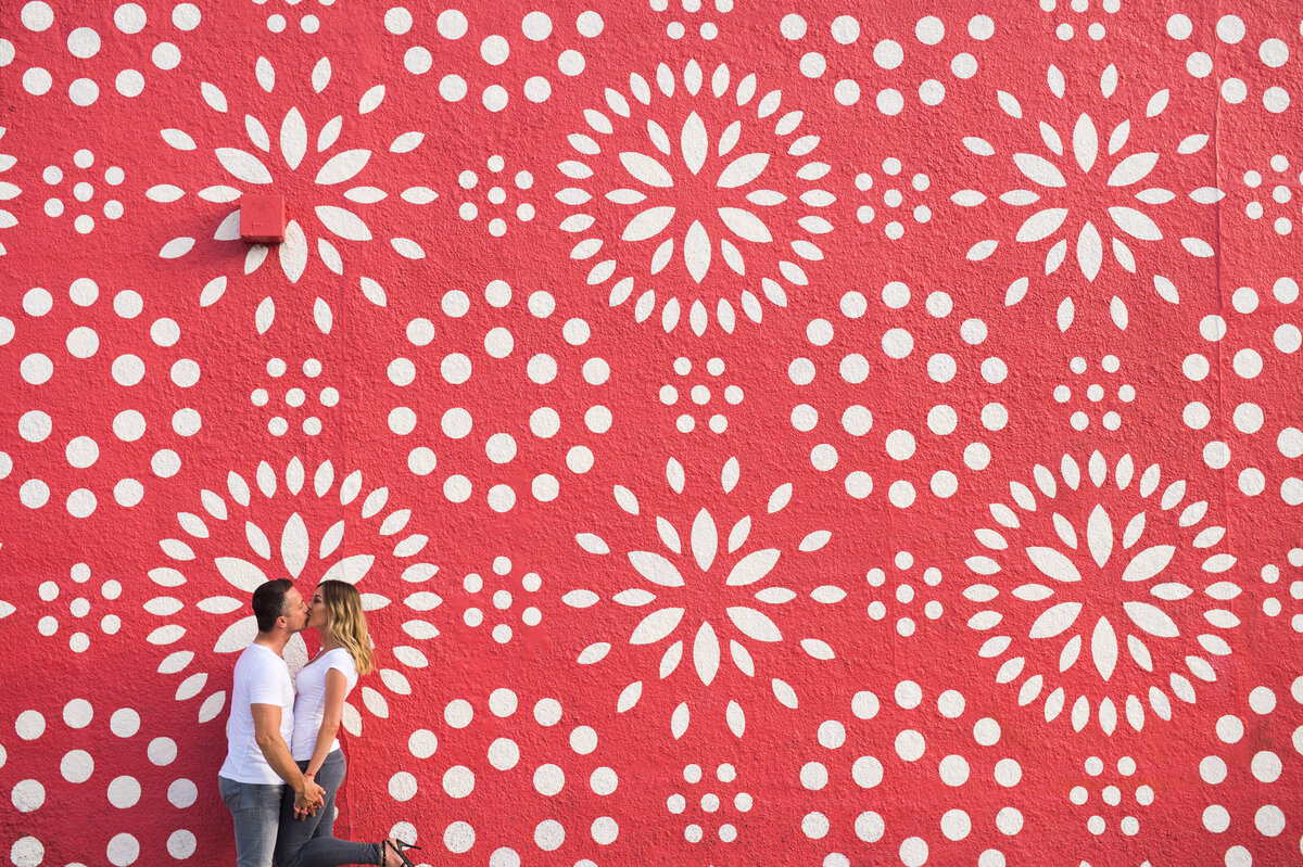 couple-kissing-red-patterned-wall-miami-florida