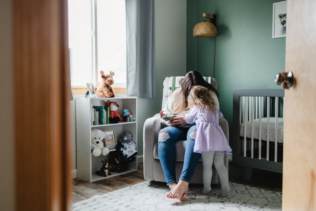 at home lifestyle newborn photography Spokane, WA