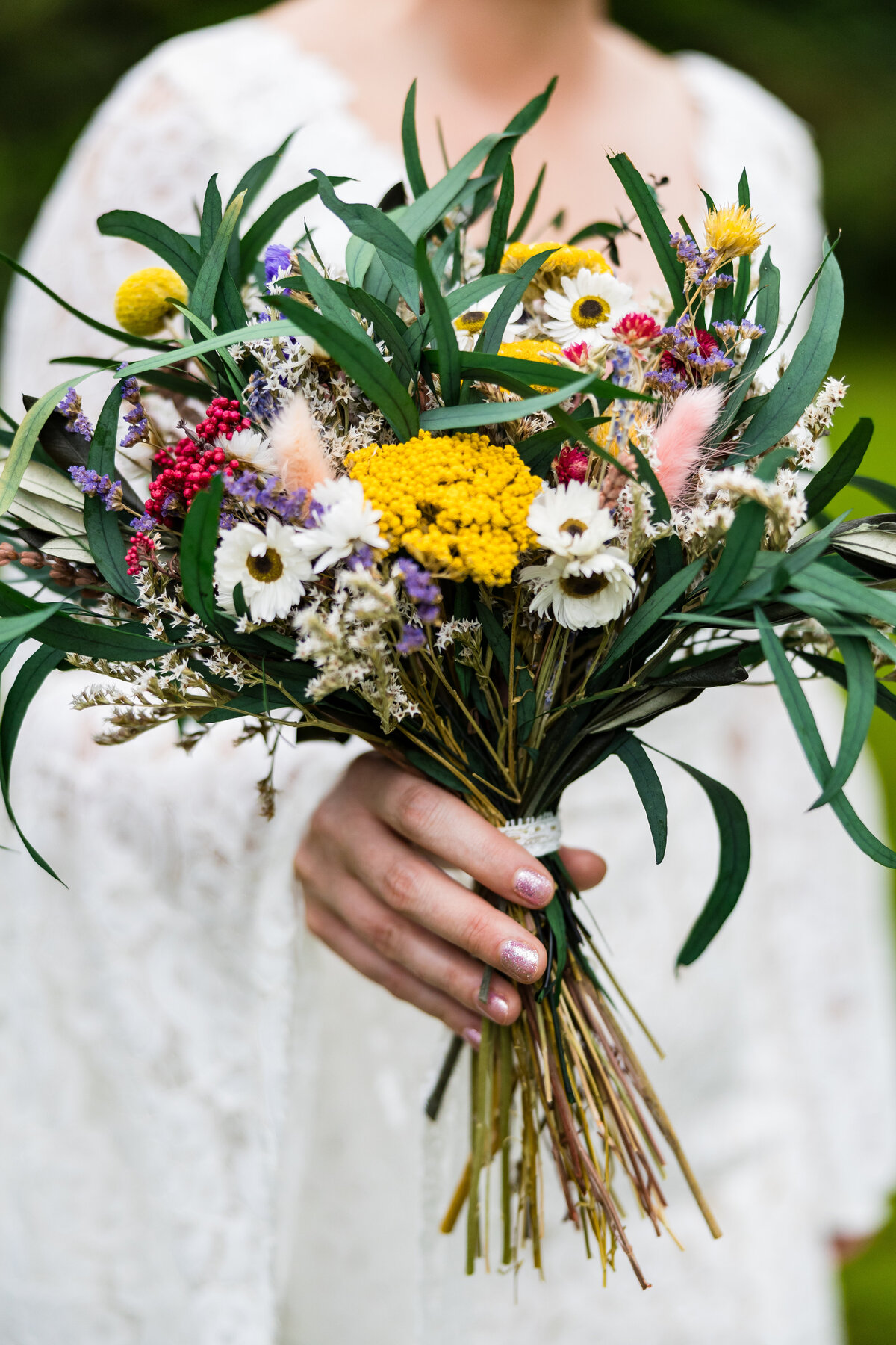 Minnesota photographer wedding true to color flowers