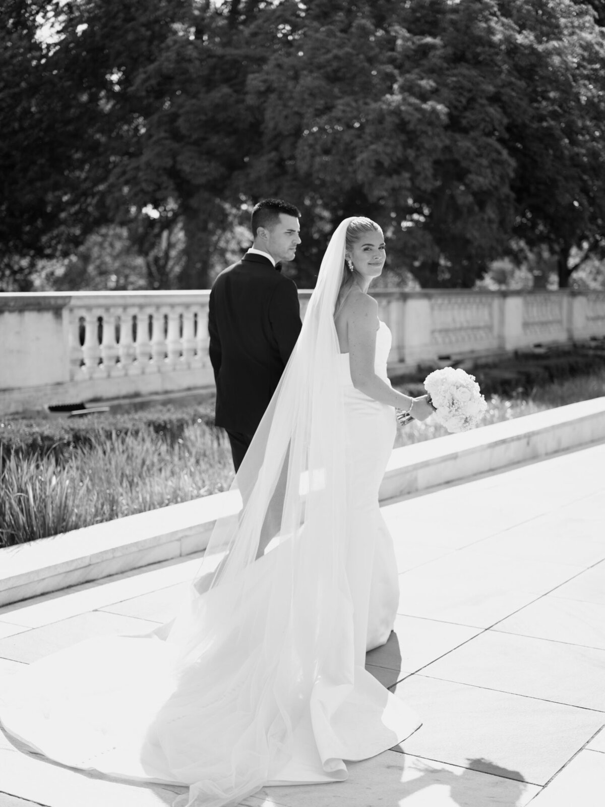Wedding day portraits at the Cleveland Art Museum