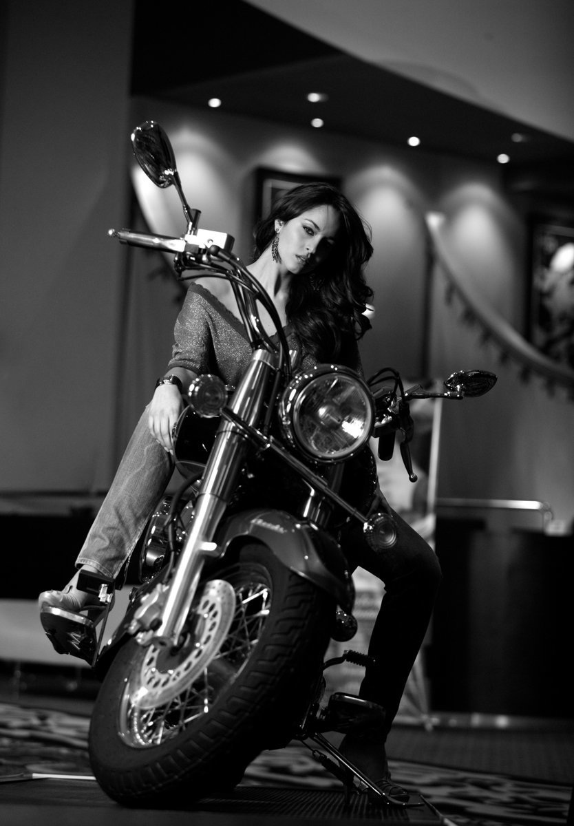 fotografia de modelo miss españa en moto casino real aranjuez