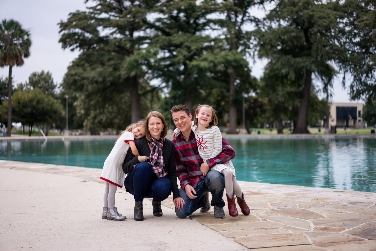 holiday family mini session portrait photography by San Antonio photographer Expose The Heart