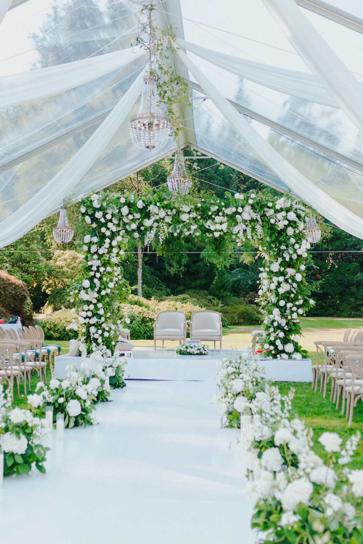 outdoor-garden-hindu-wedding-tent-greenery-mandap-flowers-roses