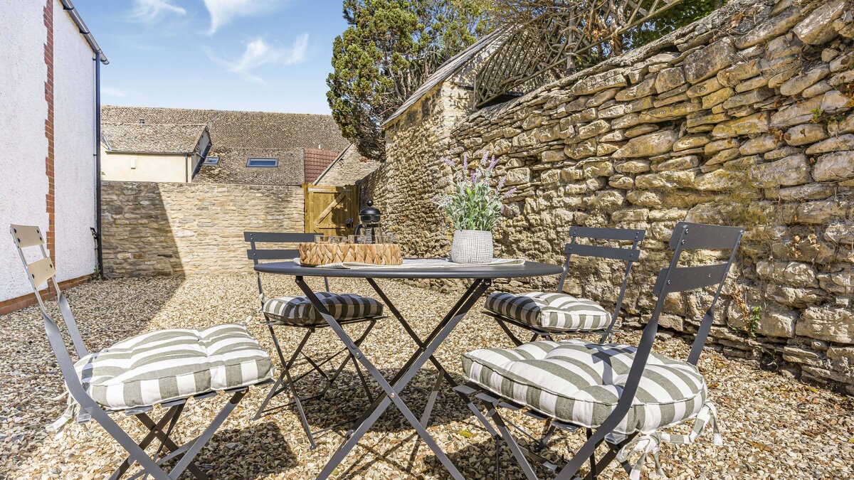 The Retreat: Luxury 2 Bedroom Cottage