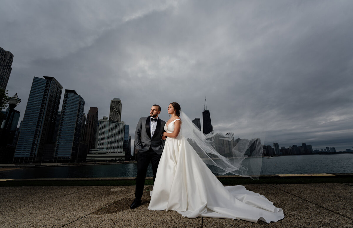 Millennium-Moments-Chicago-Wedding-Photograper-Hilton-Chicago-Modern-Bride-Groom-FAV-91