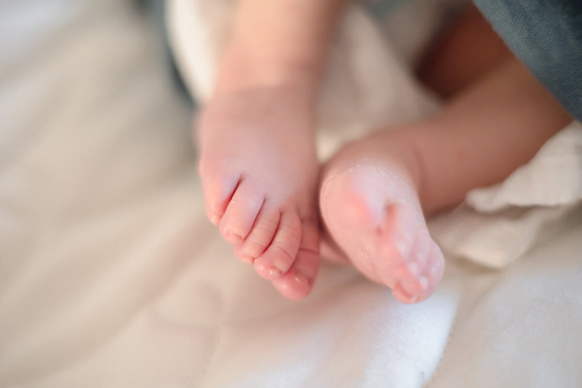 newborn baby toes on bed