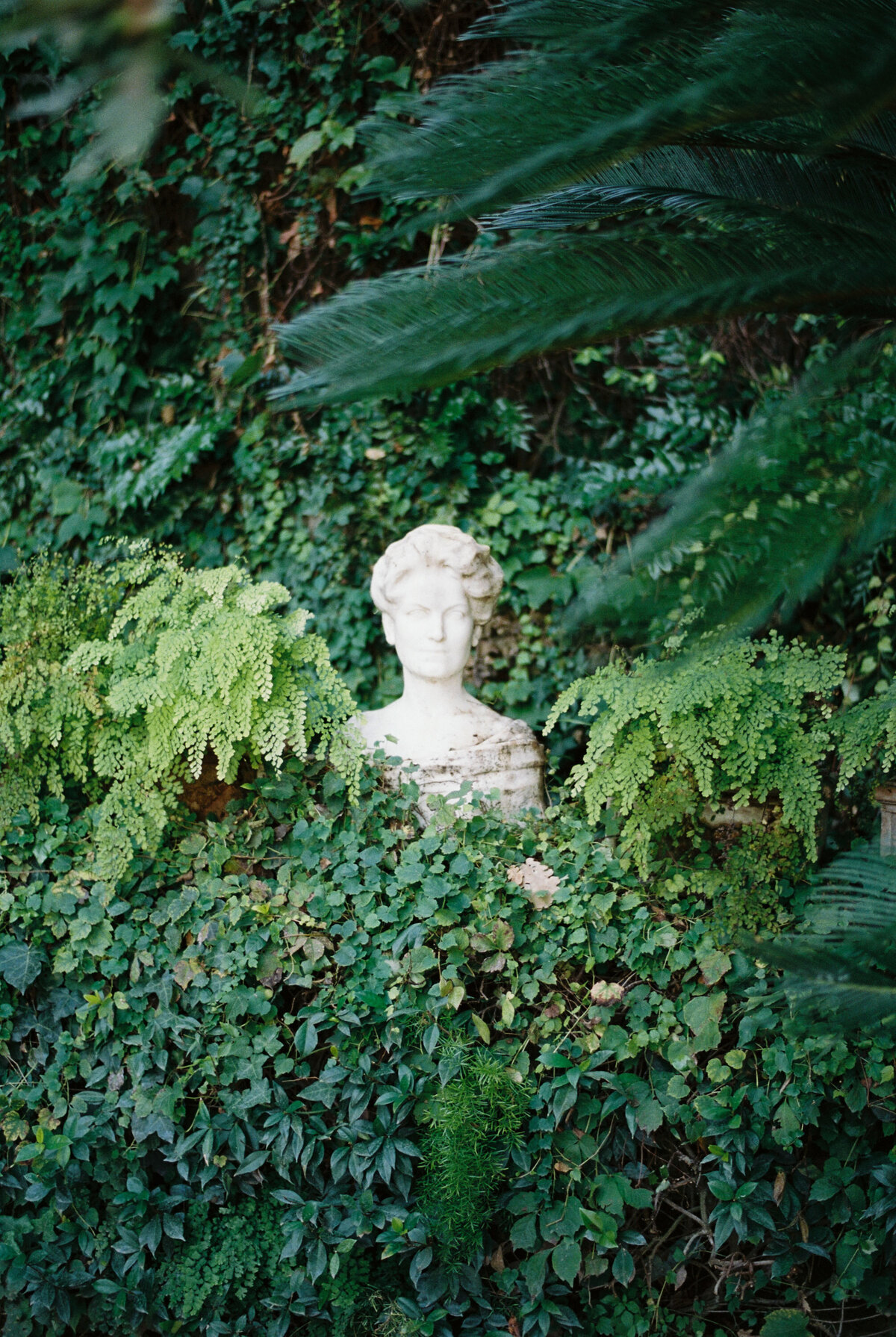 villa-silvana-35mm-film-analogue-wedding-photos-240
