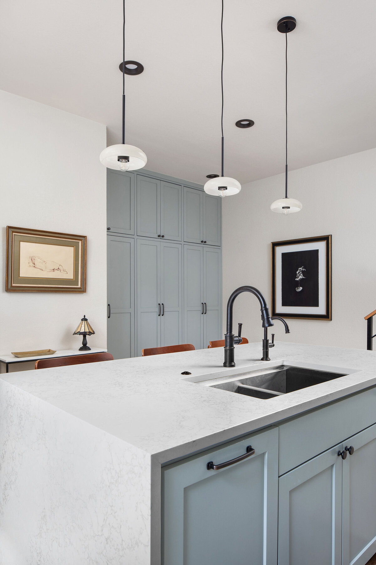 hello-home-modern-kitchen-island-blue-cabinets-7