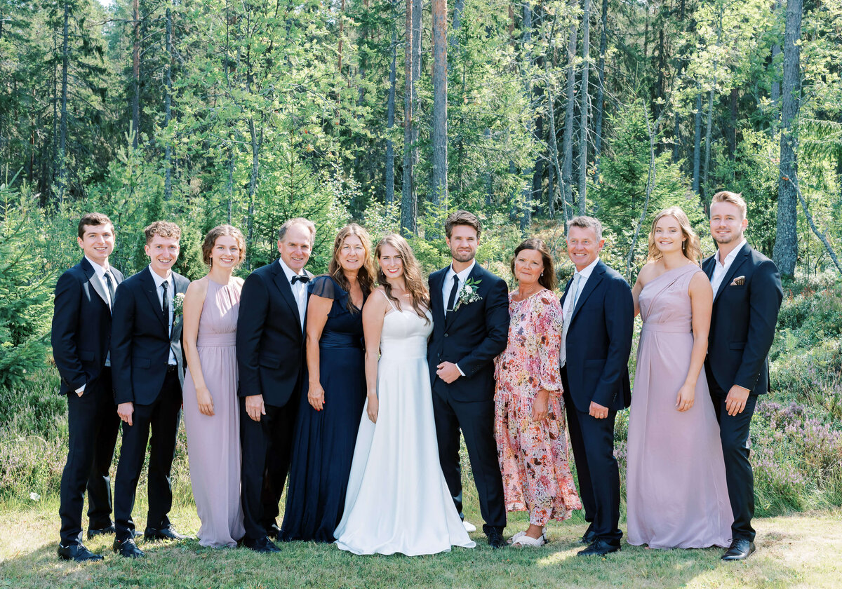 Wedding photographer Stockholm helloalora family formals wedding in Sundsvall