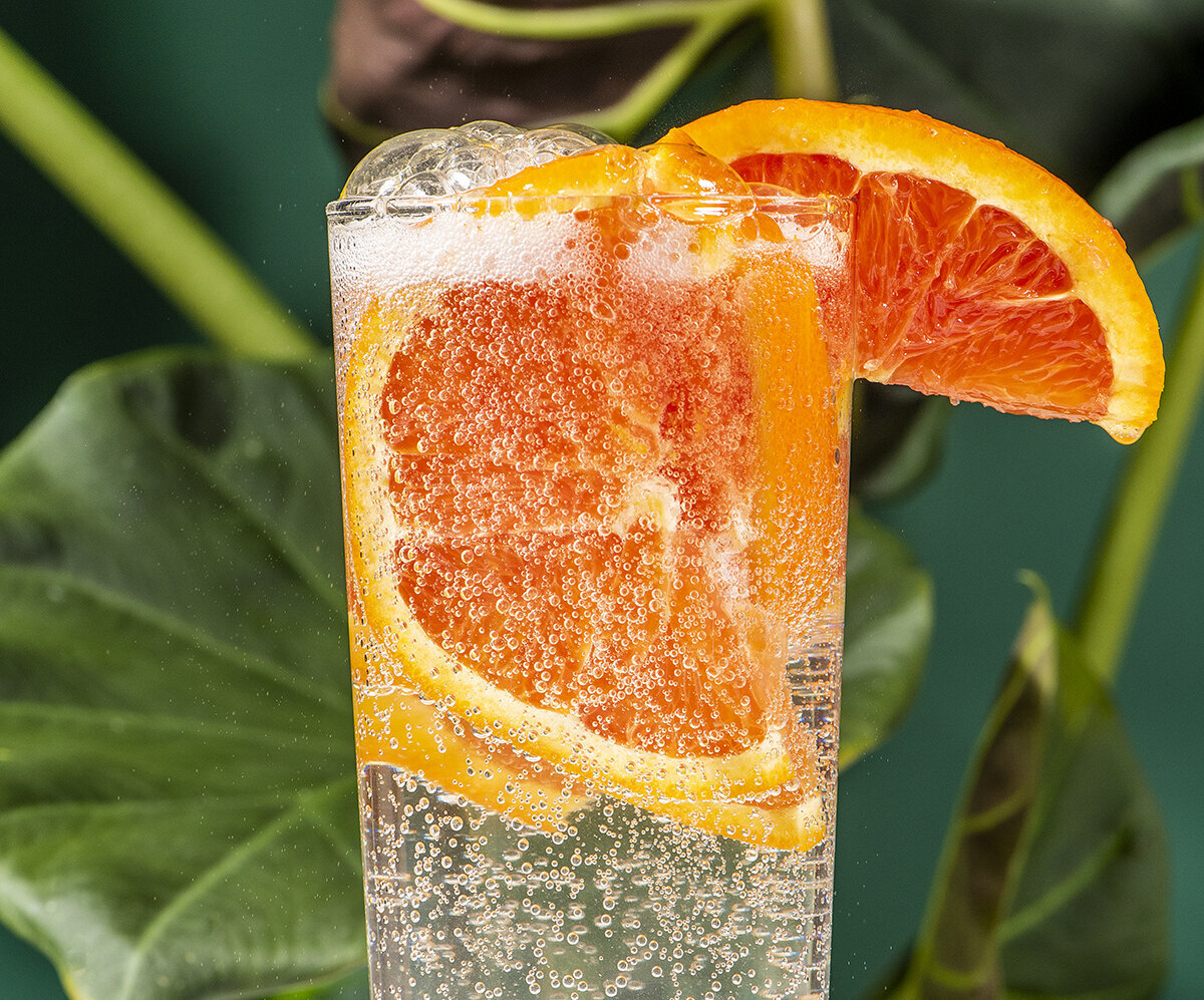 bubbly cocktail photography with citrus