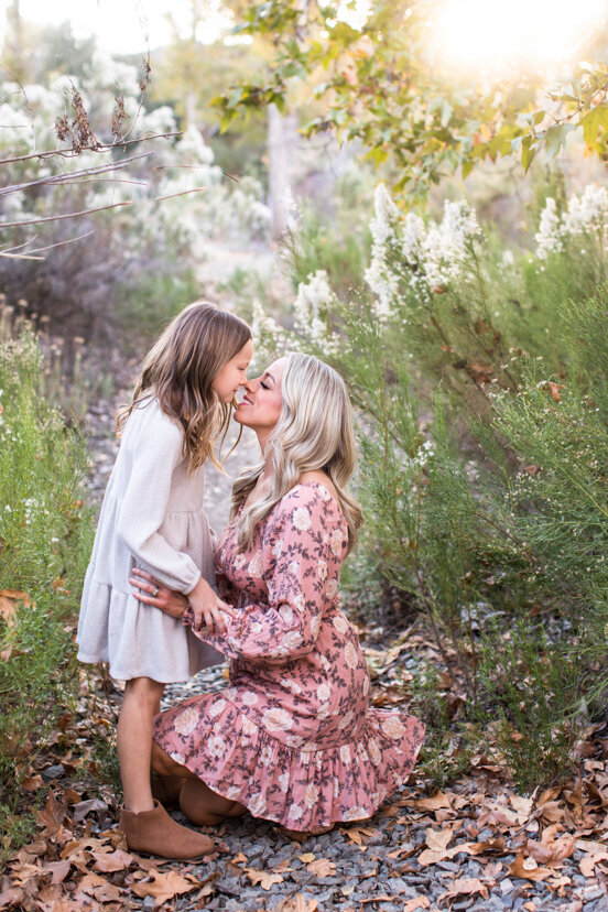 mother-and-daughter-kissing-mission-trails-san-diego