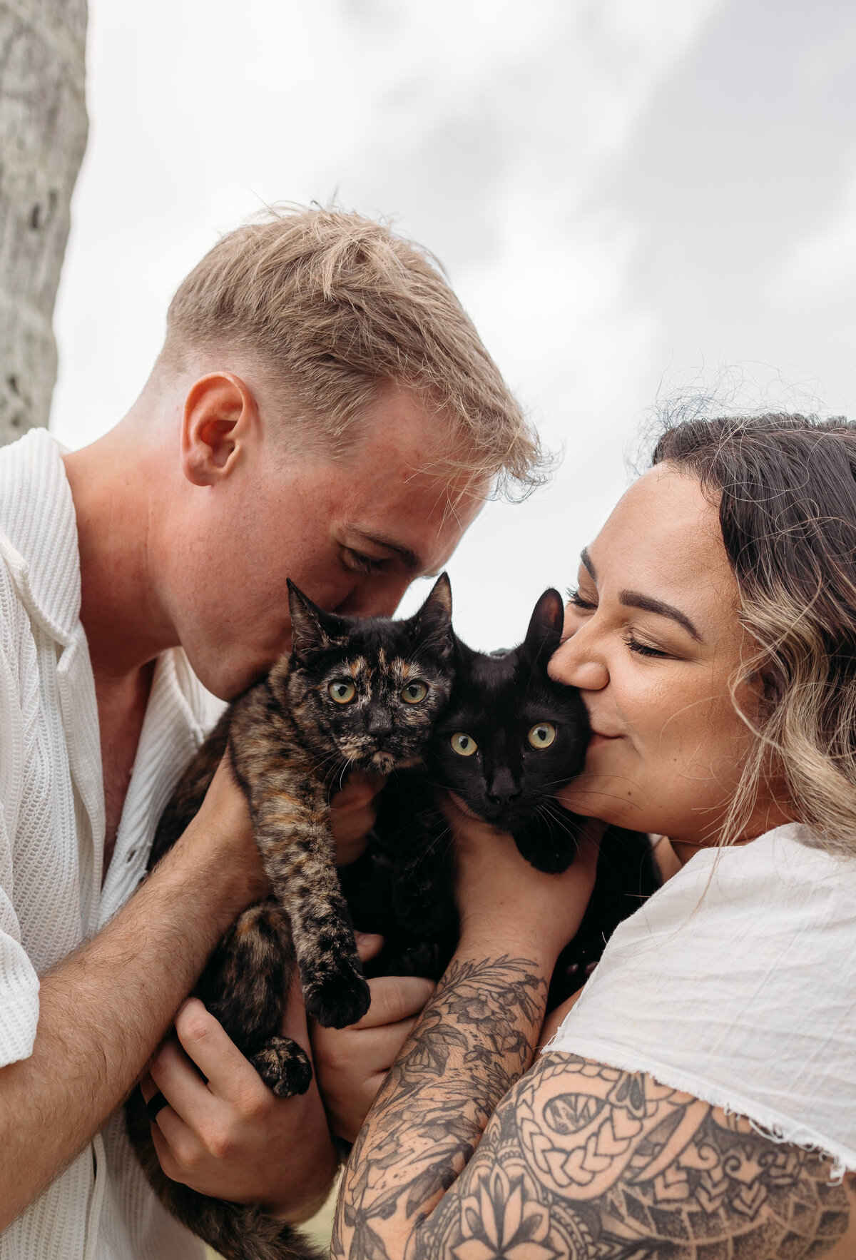 kualoa-beach-park-couples-photoshoot-with-cats-53
