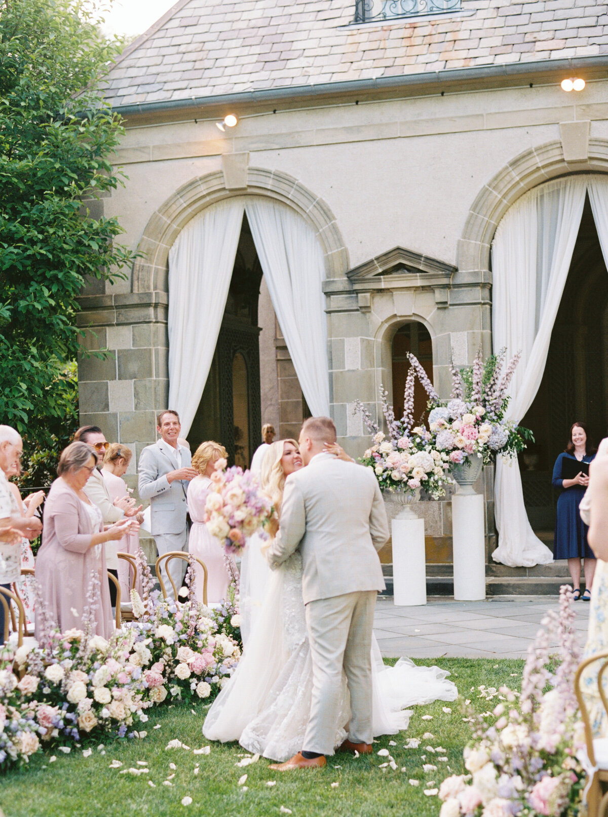 first-kiss-at-glen-manor-house-ri