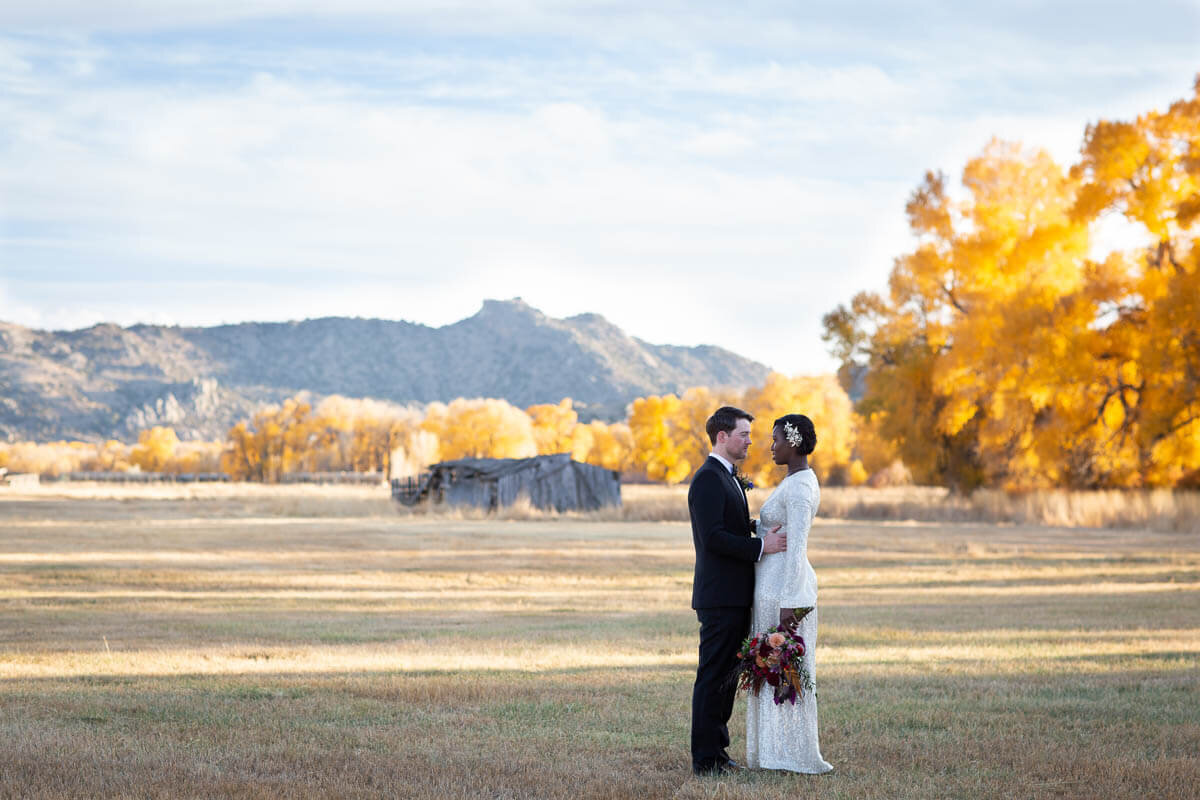 outdoor-wyoming-wedding-venue-elk-hollow-lodge-romios_2