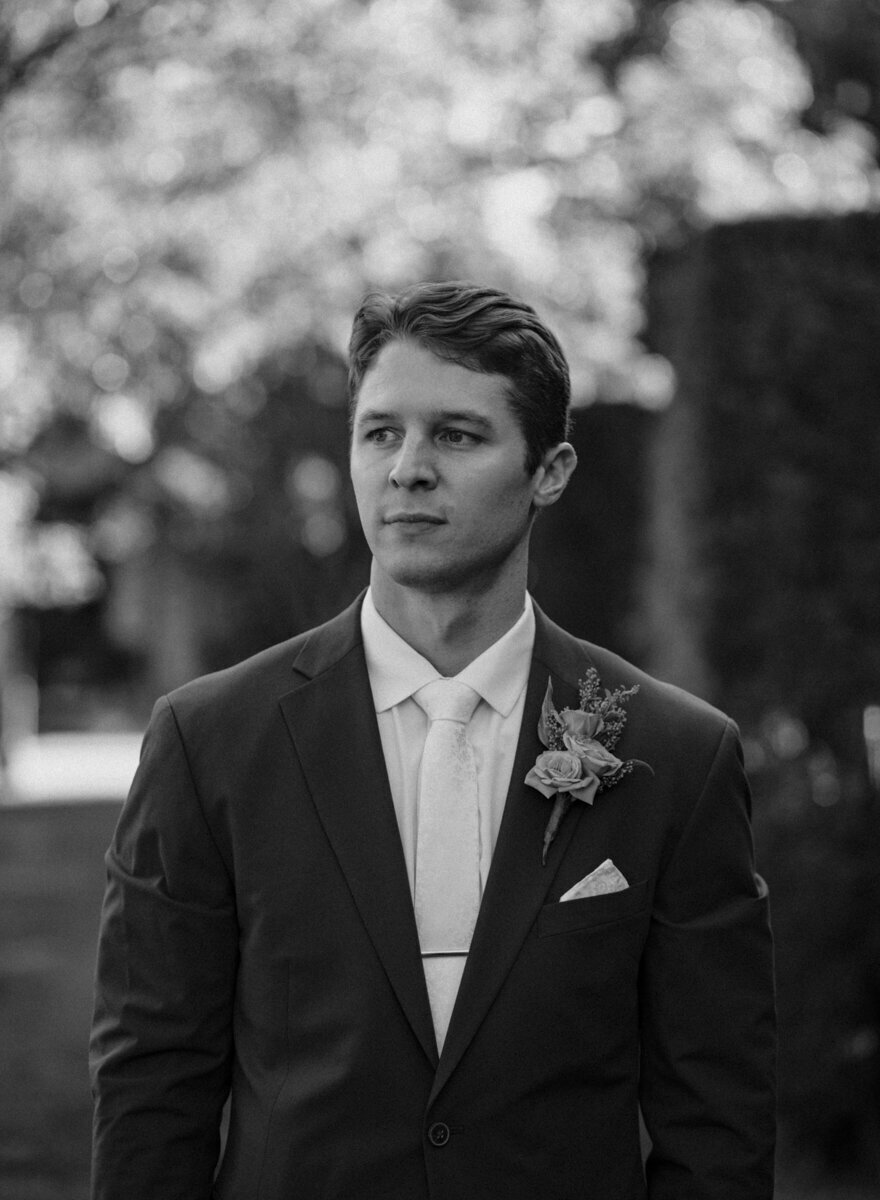 black-and-white-groom-portrait-connecticut-wedding